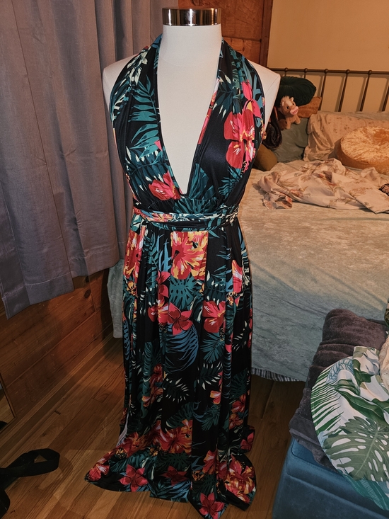 Dresses & Skirts - Halter Floral Maxi Dress in Black with Green & Pink Tropical Print